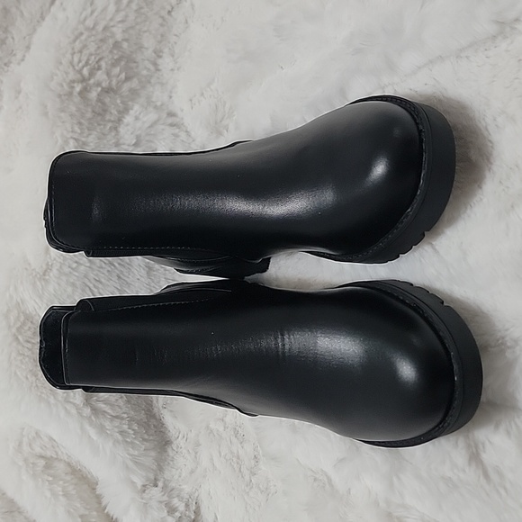 fashion store Shoes - Black slip on ankle booties size 7 NWT